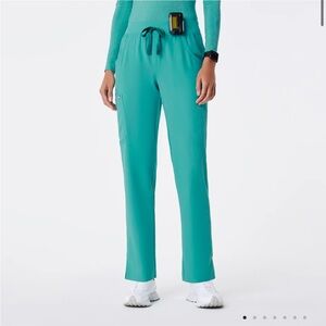 Figs Kade scrub pant 2XL Tall in Oasis